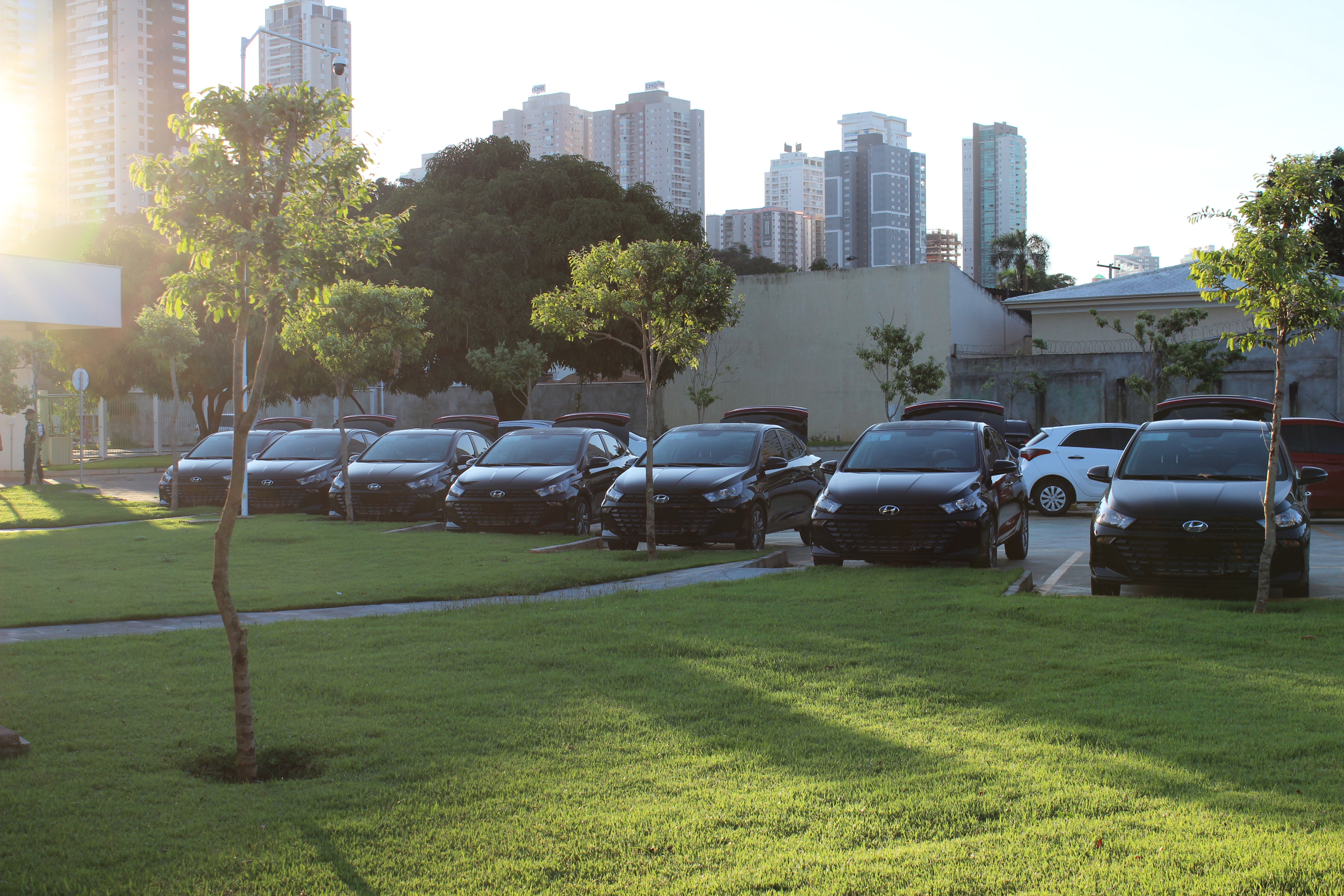 Parte da frota de carros estacionada na Reitoria do IFG Parte da frota de carros estacionada na Reitoria do IFG