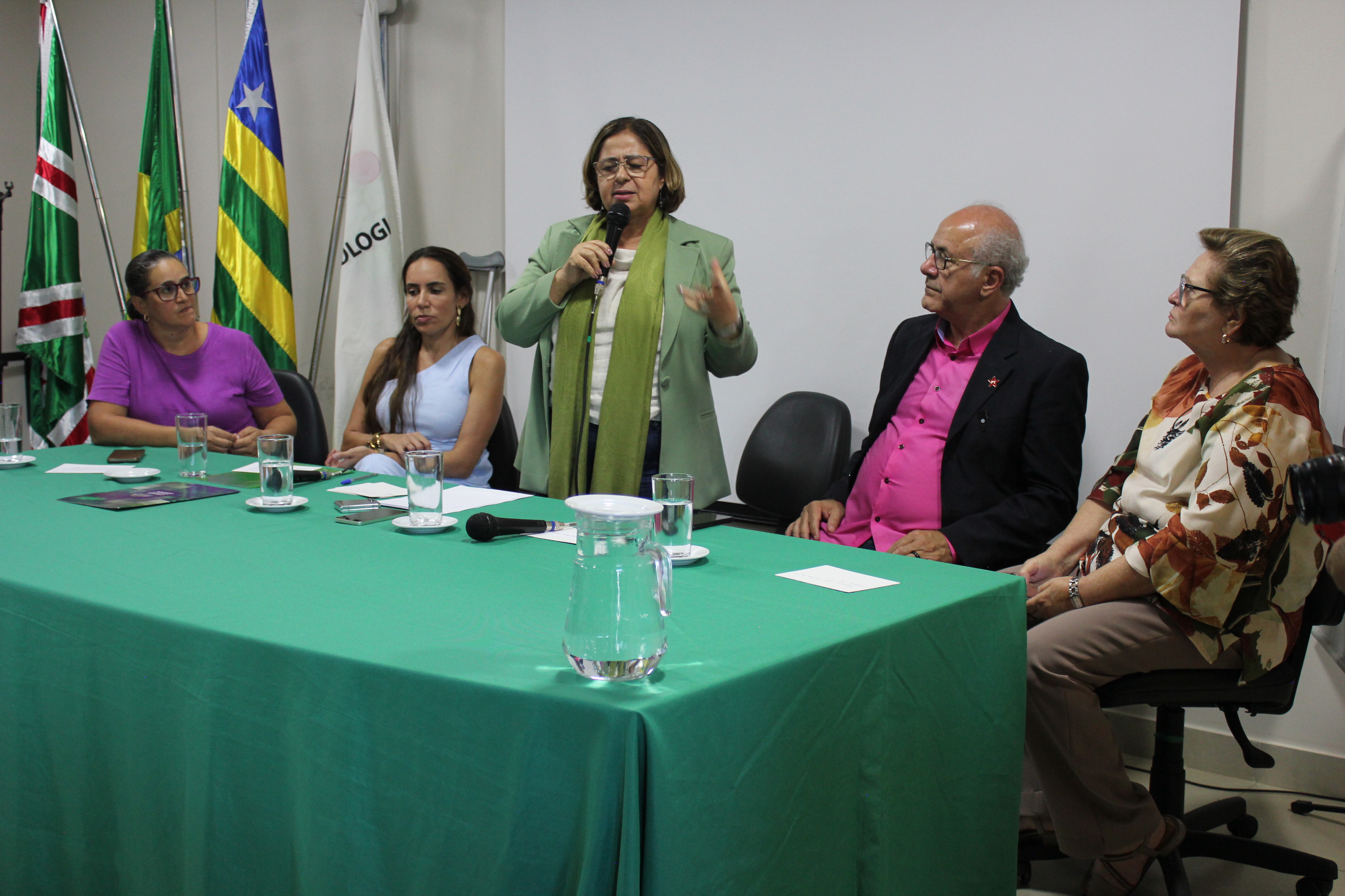 IFG recebe visita da ministra das Mulheres, Cida Gonçalves