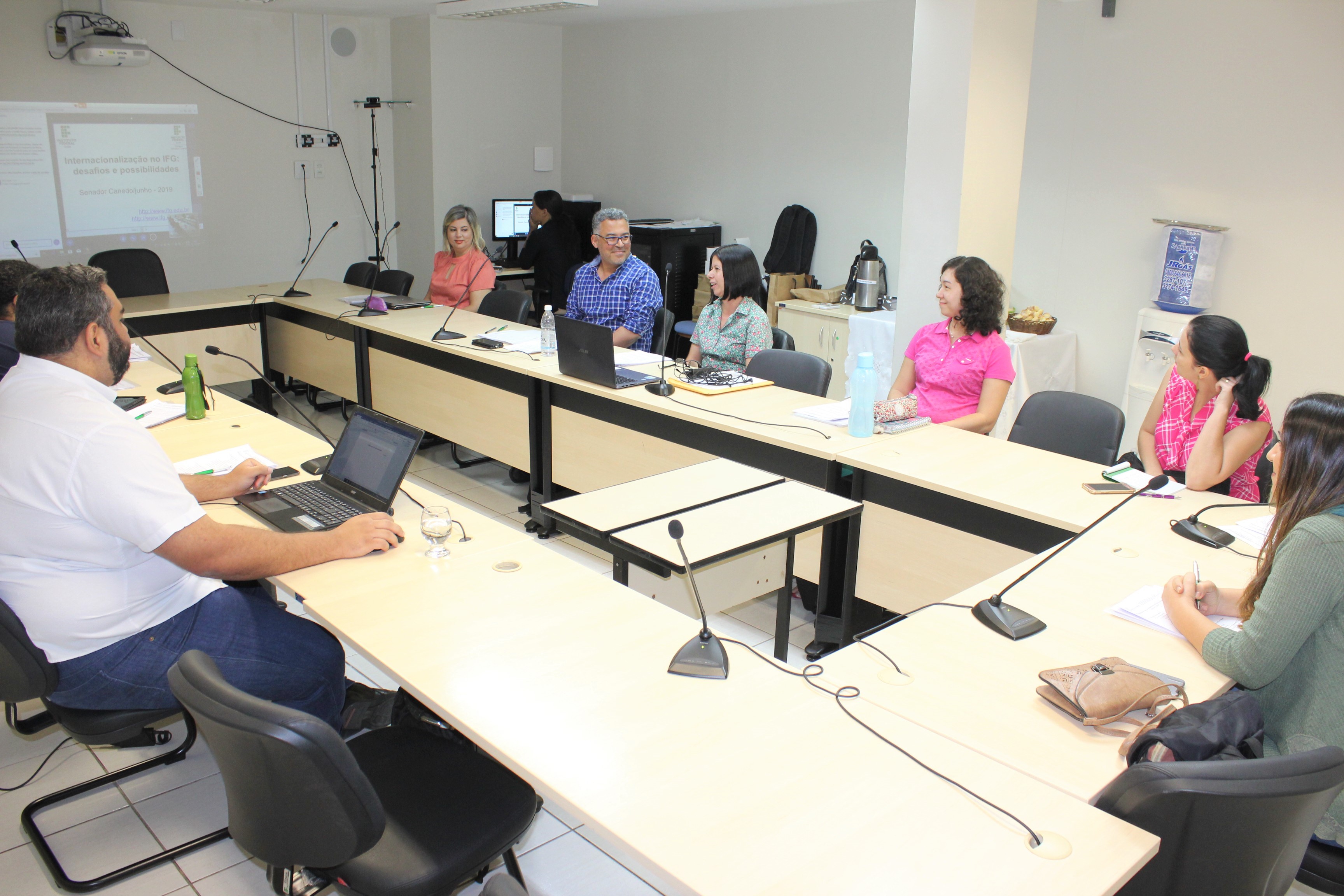 Reunião entre representantes das Relações Internacionais nos câmpus